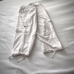 Zenergy by Chico’s Lightweight Cargo Pants Size 1 White Tie Ankle
